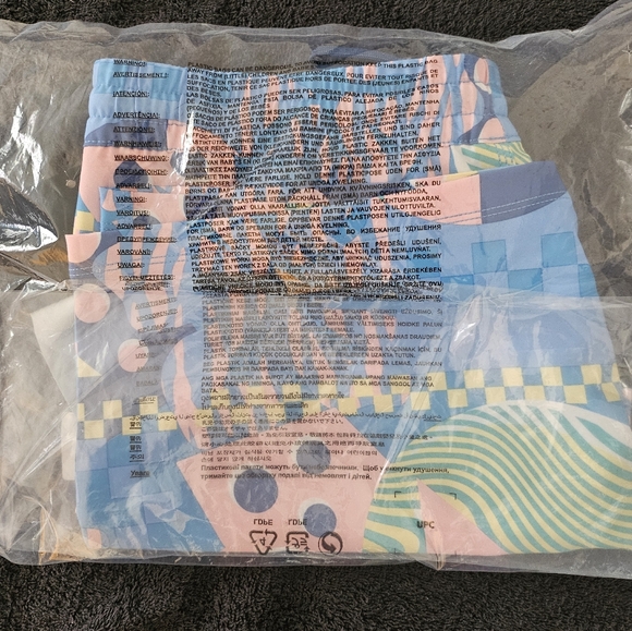 NWT: New in a bag colorful medium Hurley shorts. - Picture 3 of 5